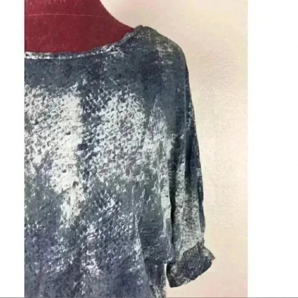 Mudd Womens Top Size Small Blue Gray SnakeSkin Print Dolman Y2k vintage - Picture 3 of 9
